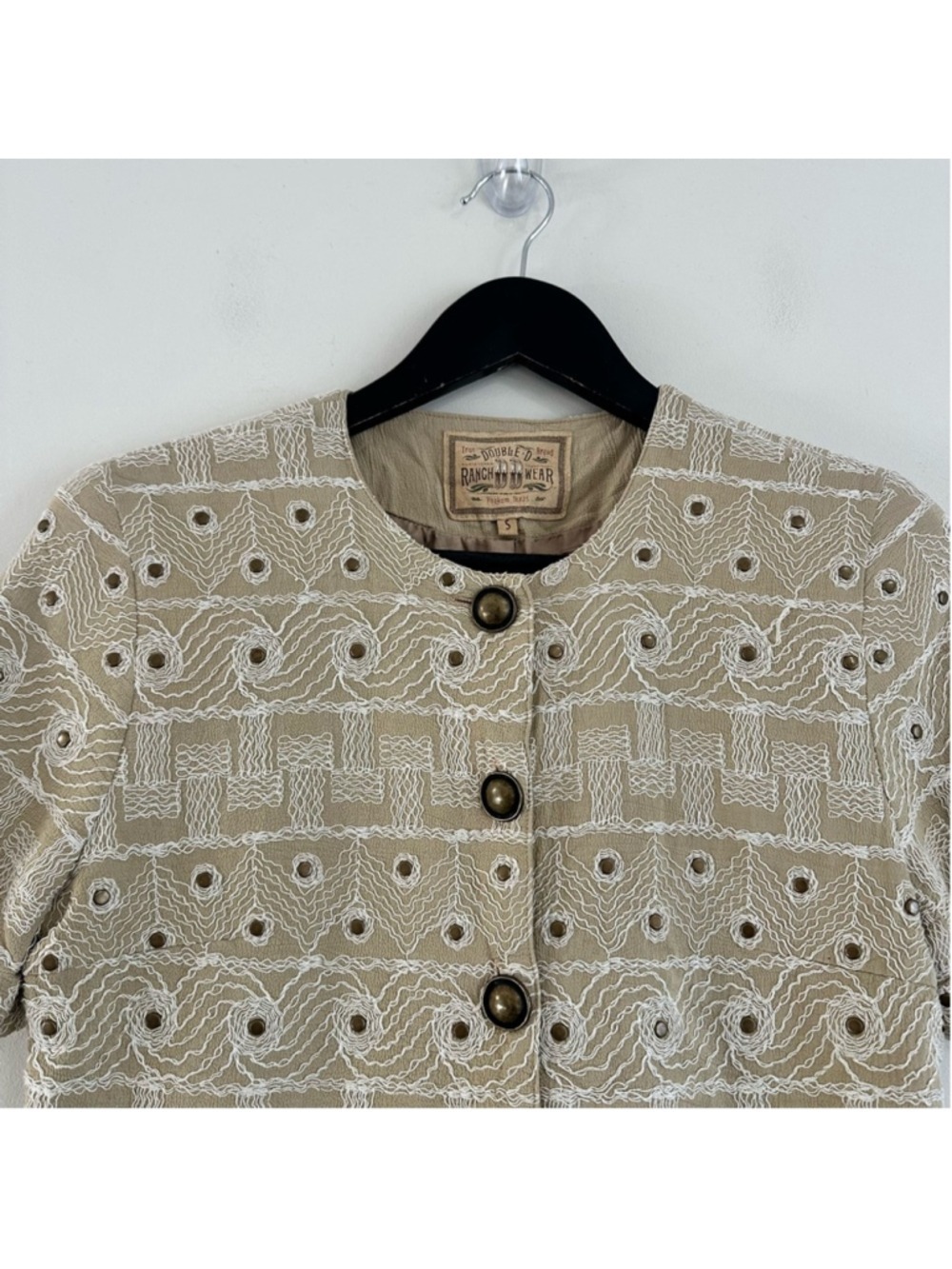 Double D Ranch Beige Textured Embroidered Buttoned Top Small - Picture 6 of 11